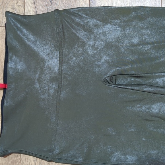 Spanx high rise shine camo dark olive leggings sz L - Picture 2 of 6